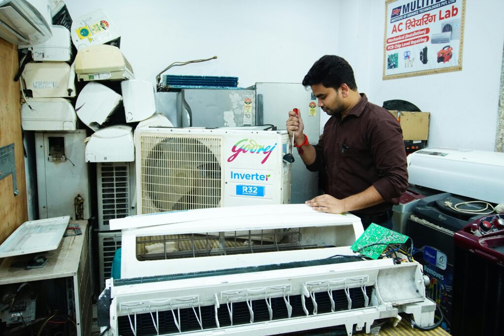 डिग्री के बिना लाखों कमाने वाले 10 Skills
